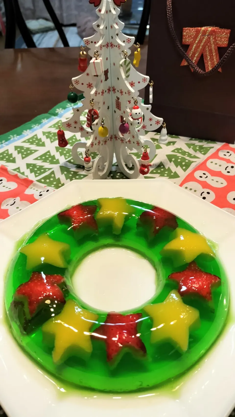 ✨キラキラChristmasリースゼリー🍓🍑|みよぱさん