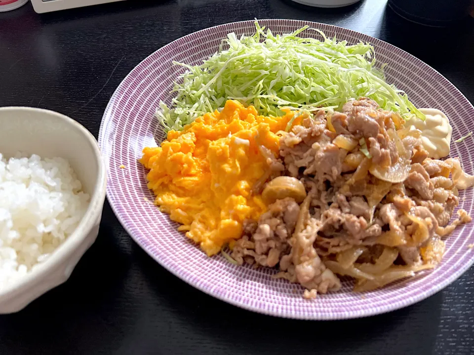 生姜焼き、スクランブルエッグ定食|ぴーまんさん