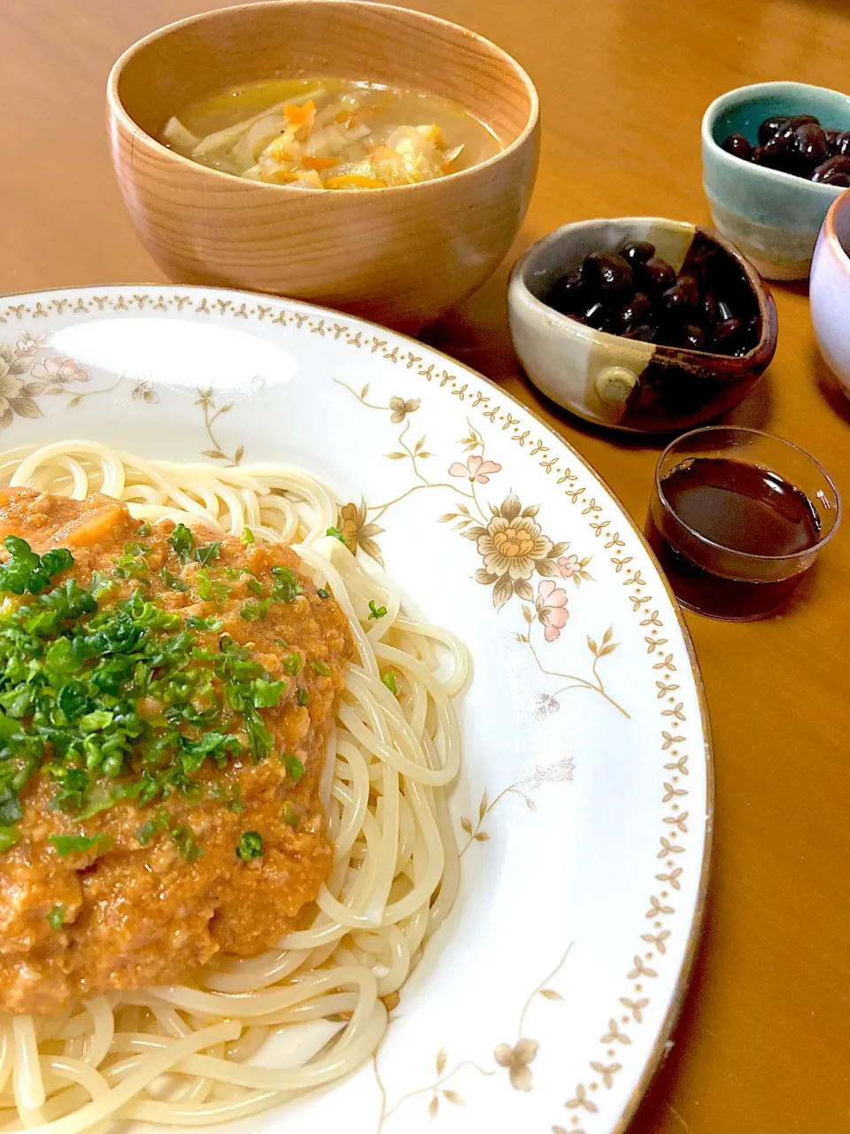 大豆ミンチ➕豚挽肉のミートソース🍝＆野菜スープ＆黒豆＆野草酵素|さくたえさん