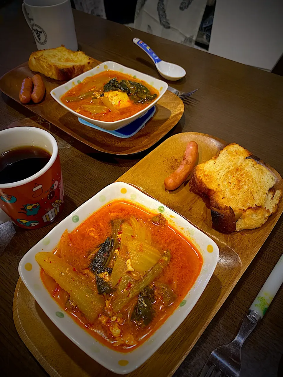 Snapdishの料理写真:ホットペッパースープ🌶️  バタークリームブレッド🍞　焼きソーセージ　コーヒー|ch＊K*∀o(^^*)♪さん