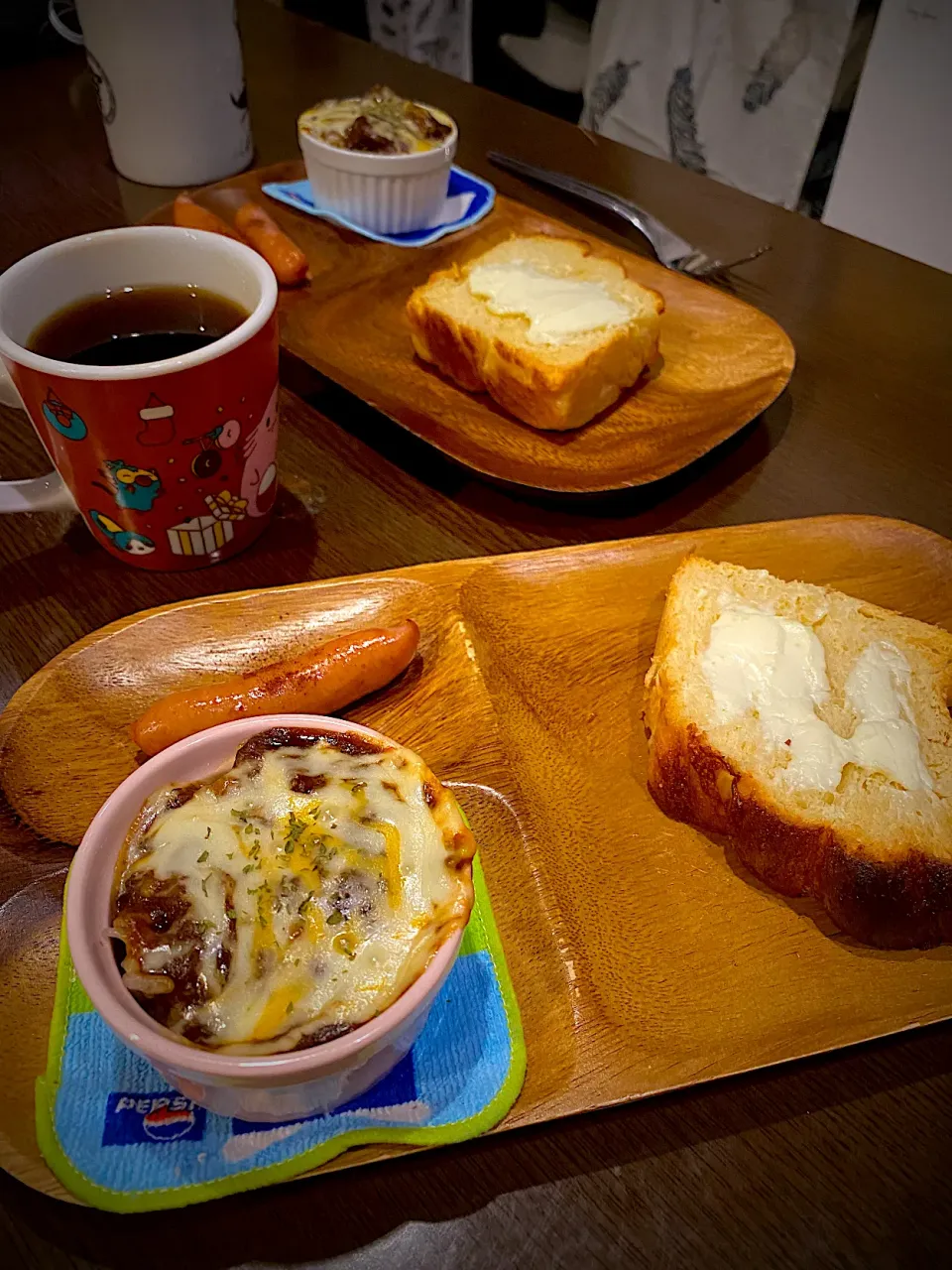 チーズドリア　バタークリームブレッドトースト　クリームチーズ　焼きソーセージ　コーヒー|ch＊K*∀o(^^*)♪さん