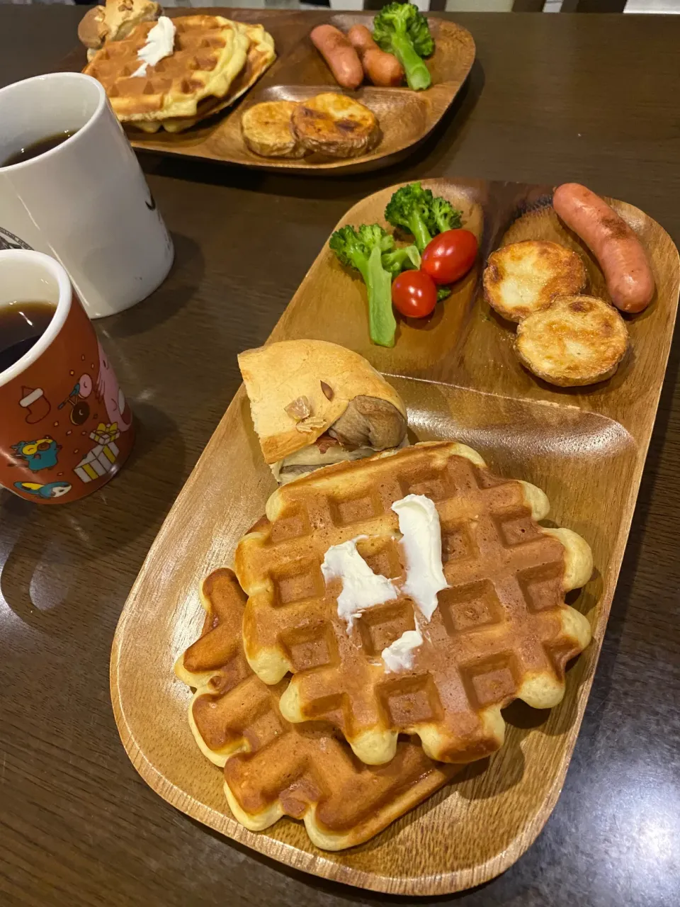 ワッフル　クリームチーズ　ベイクドポテト　焼きソーセージ　コーヒー|ch＊K*∀o(^^*)♪さん