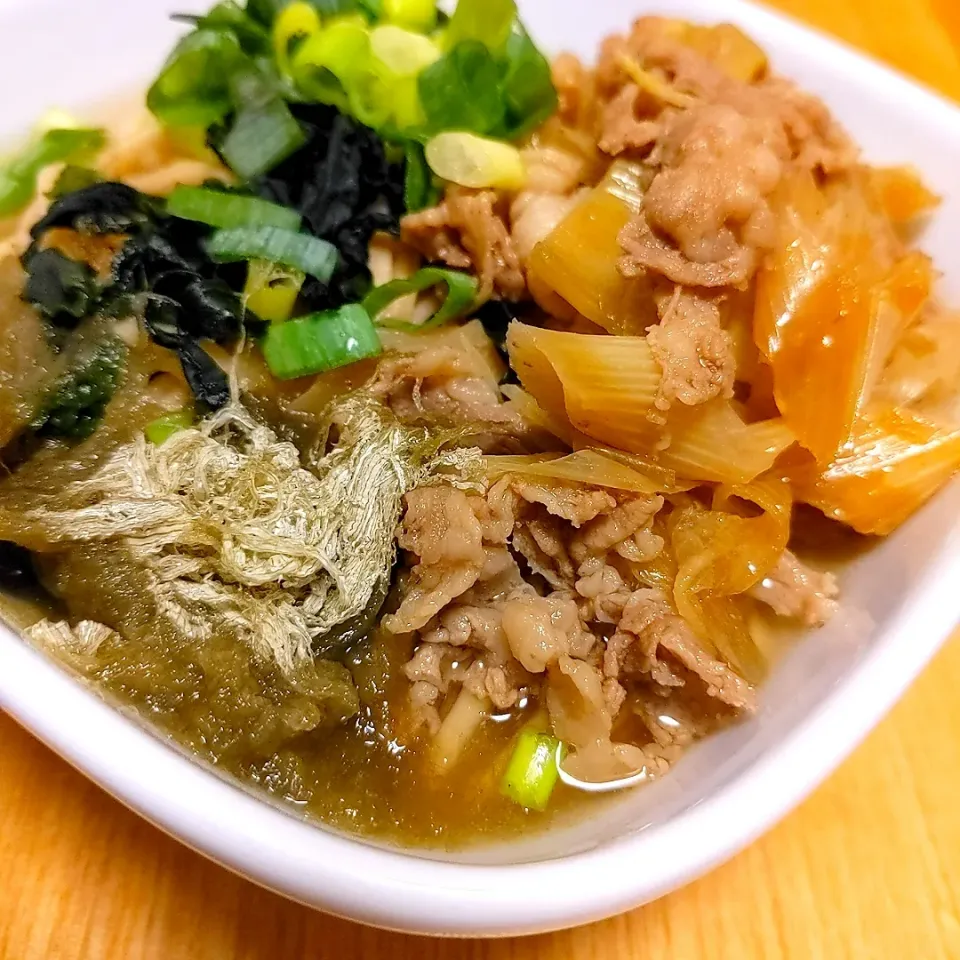 全粒粉麺で肉うどん🐄／お肉には粒みそも入れていつもと違う味わい♫|チョコさん