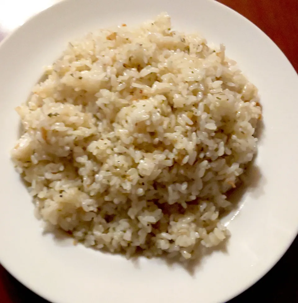 Garlic pilaf🧄チキンの美味しい旨味たっぷり|🌈Ami🍻さん