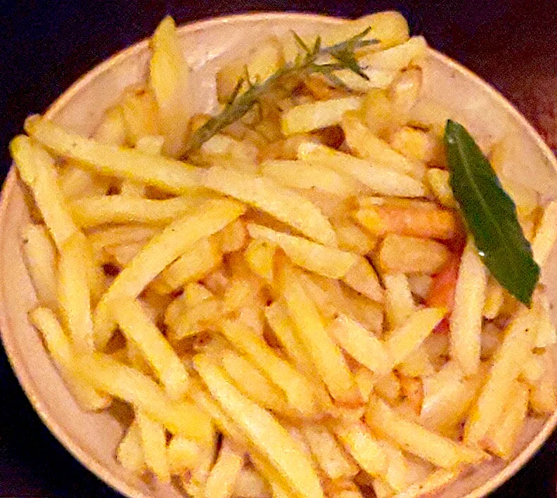 Herb Fried potatoes🌿ﾊｰﾌﾞﾌﾗｲﾄﾞﾎﾟﾃﾄ|🌈Ami🍻さん