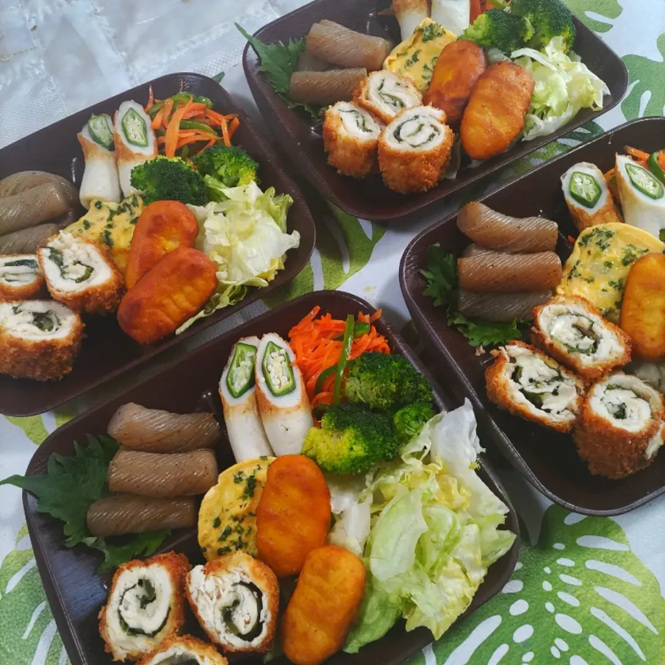 Snapdishの料理写真:チキンしそチーズカツのお弁当🍀|rikako♪。.:＊さん