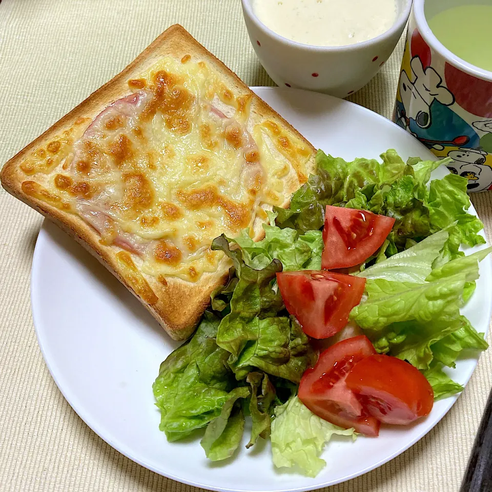 Snapdishの料理写真:こんがりハムチーズトースト|akkoさん