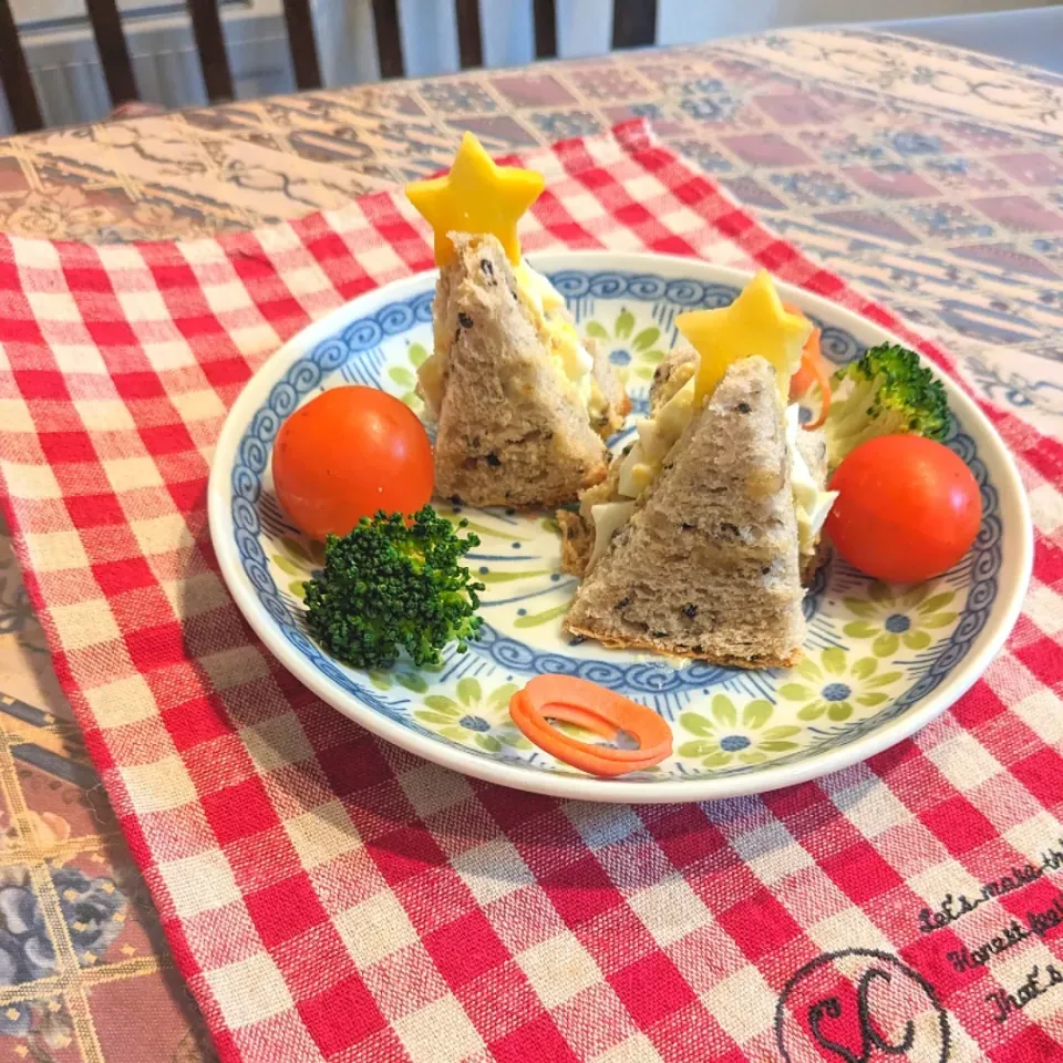 Snapdishの料理写真:もみの木サンド🎄|naonaomimichanさん