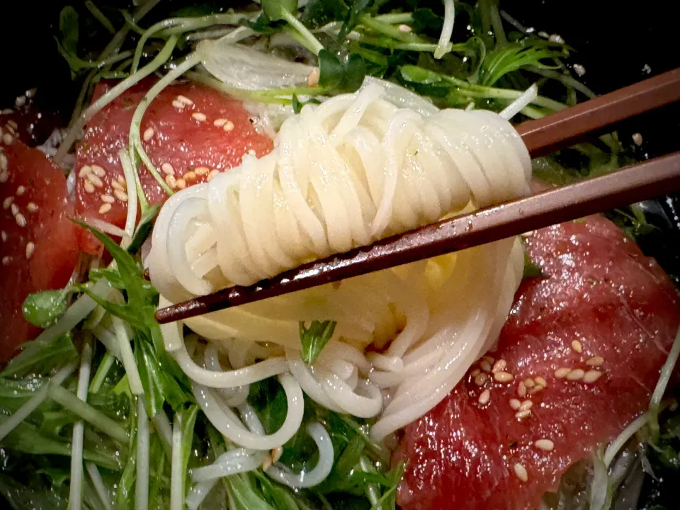 Snapdishの料理写真:メバチマグロの中華風漬けそうめん|半田手延べそうめんの店 阿波や壱兆さん