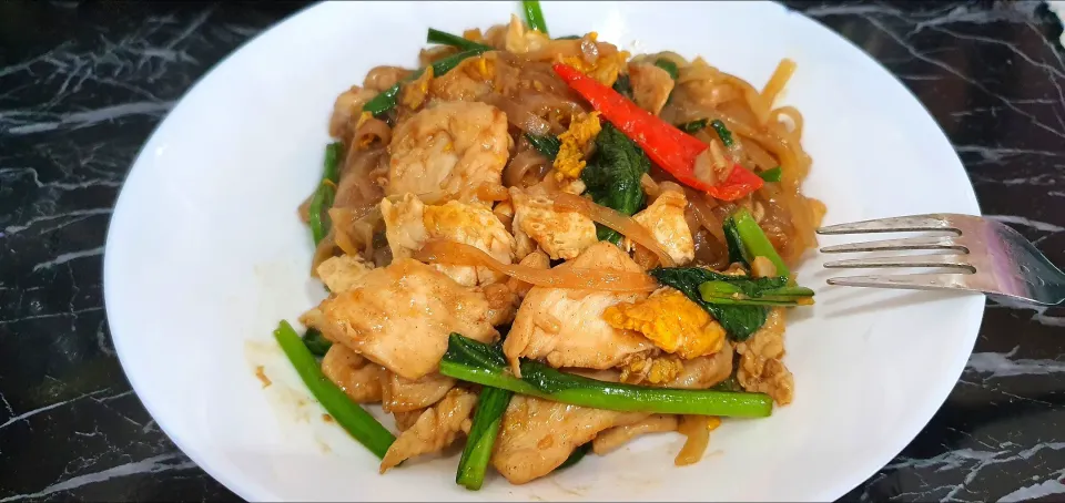 Vietnamese pho stirfry chicken breast, caixin, garlic, chilli 🌶,  spring onion|🌷lynnlicious🌷さん