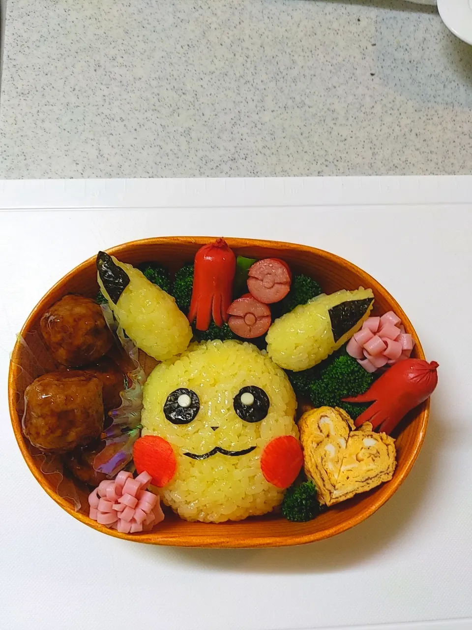 Snapdishの料理写真:ピカチュウ弁当|楠川美江さん