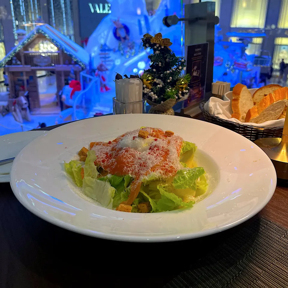 Caesar salad with smoked salmon|skyblueさん