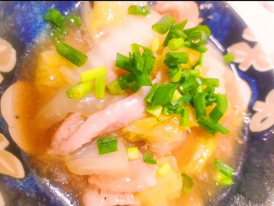 寒い夜は白菜と豚肉のトロトロ煮

ホカホカになります。白菜がトロットろ😊|スナックるみさん