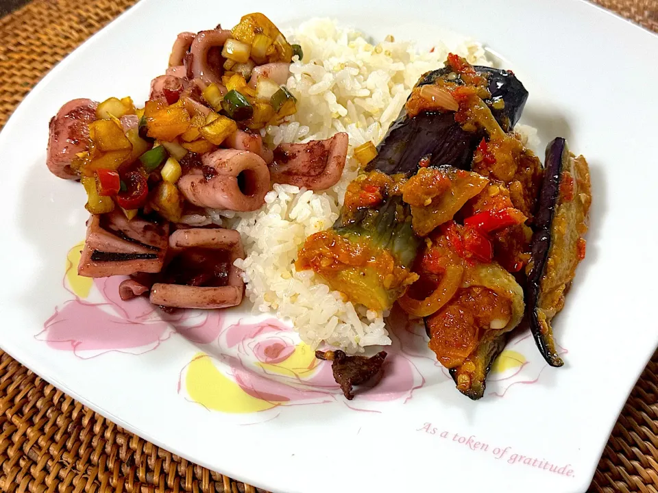 Snapdishの料理写真:Cumi Bakar & Balado terong|yeni kartikasariさん