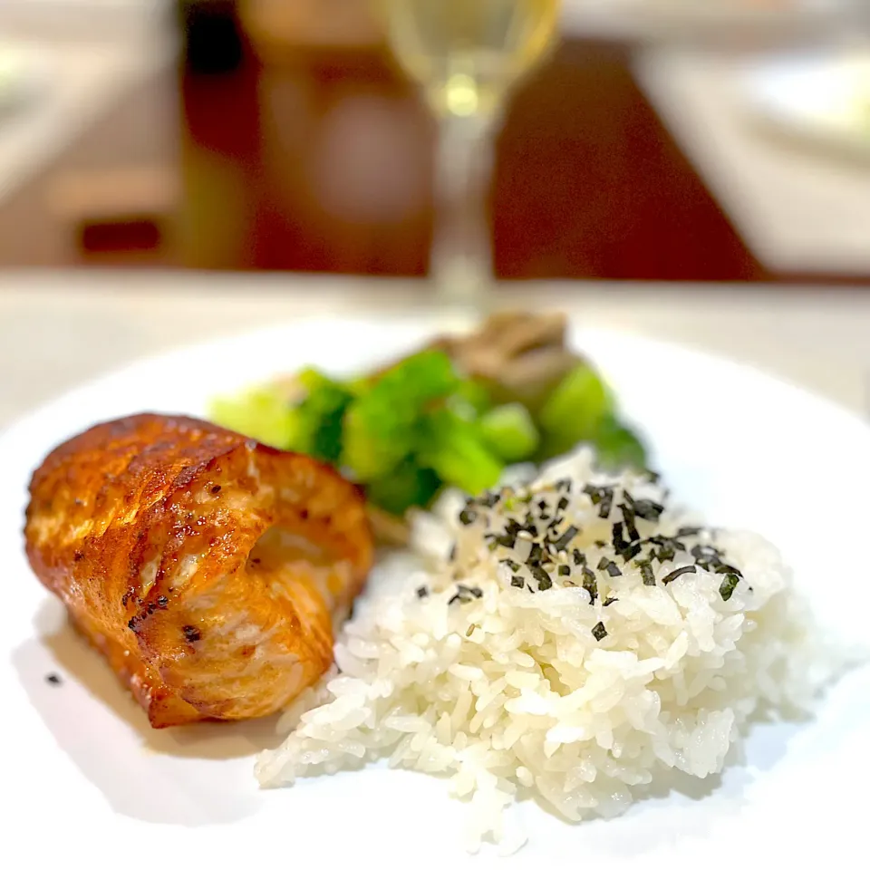 Salmon with nori rice and veggies|Laki Maikaʻiさん