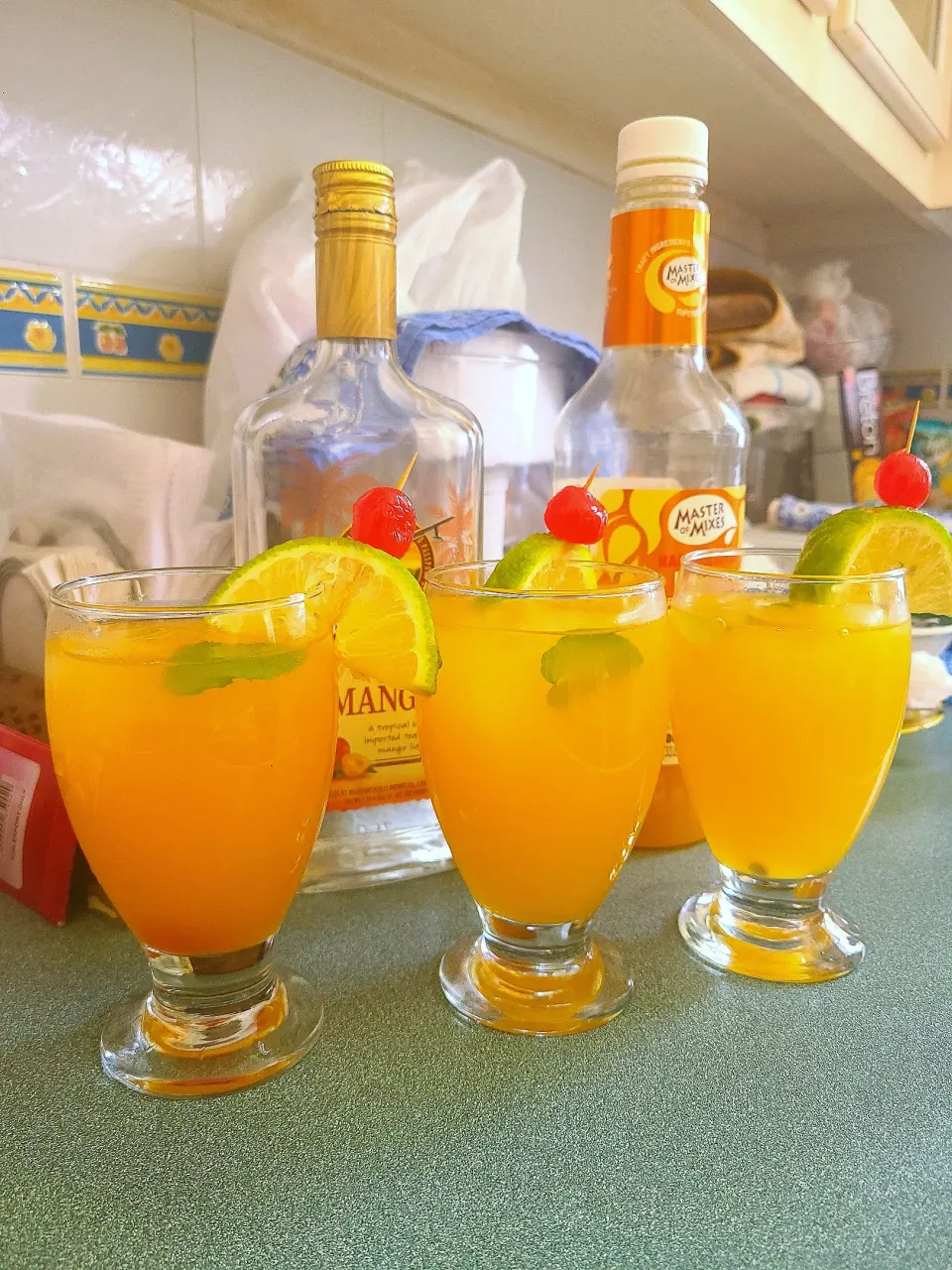 Snapdishの料理写真:Mango Cocktails|Marissa Bakshさん