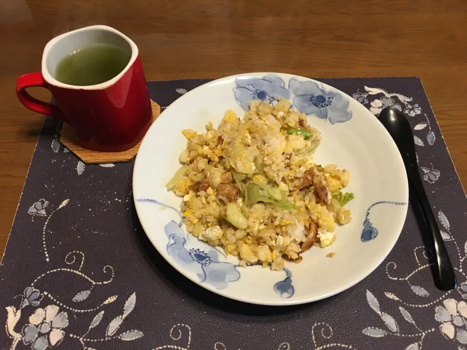 大豆ミートの炒飯、熱い日本茶(朝ご飯)|enarinさん