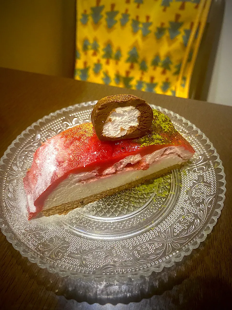 Snapdishの料理写真:フランボワーズとピスタチオのムースケーキ🍓|ch＊K*∀o(^^*)♪さん