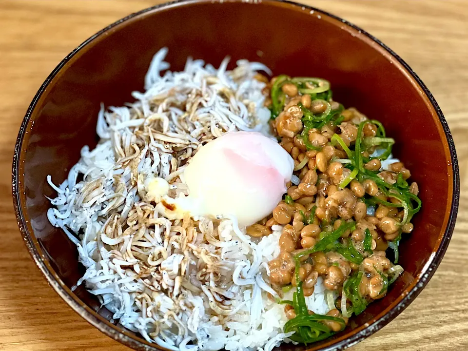 ☆温玉しらす納豆丼|まぁたんさん