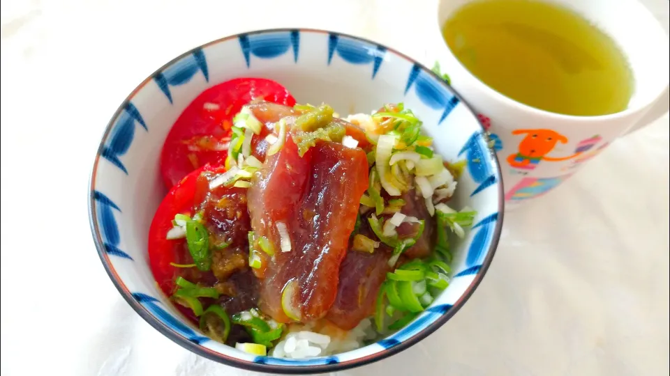 12/27のお昼ごはん
マグロの漬け丼|卯月さん