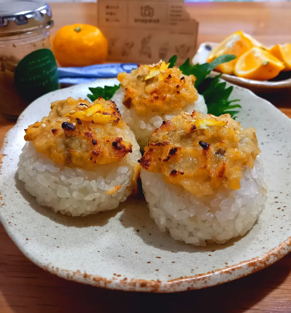 Snapdishの料理写真:青切り塩たんかんの味噌おにぎり🍙SnapDish大忘年会で作ってました❗|ナオミさん