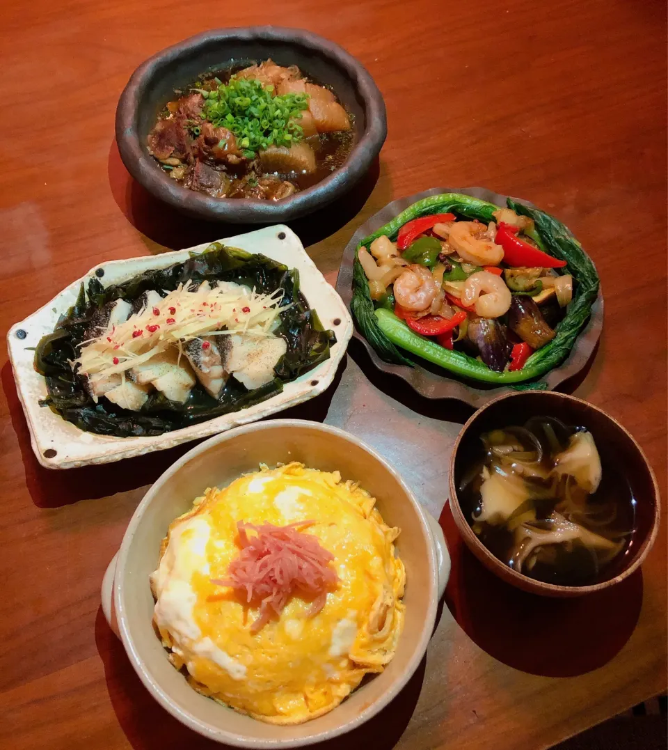 天津飯風丼   鱈の酒蒸し  牛すじ煮込み  海老と野菜のホワジャオ炒め|Nakaba Kobayashiさん