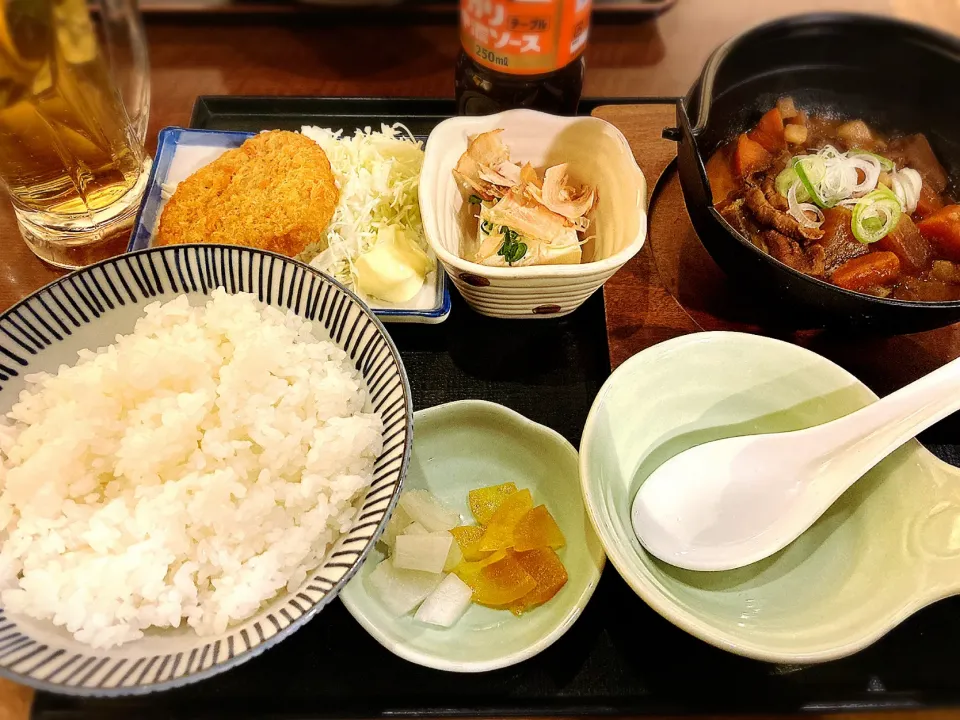 Snapdishの料理写真:もつ煮込み定食 ¥880|Blue Moon Caféさん