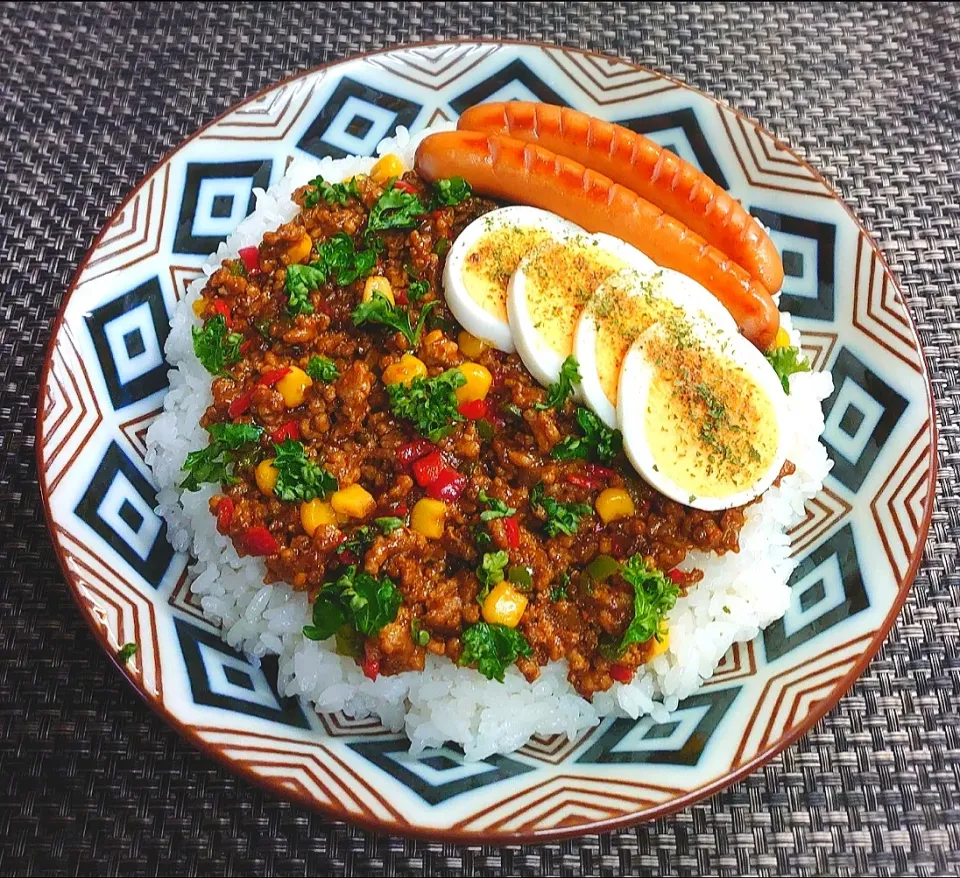 Snapdishの料理写真:大好きなドライカレーで♪ムスコの置きランチ|からあげビールさん