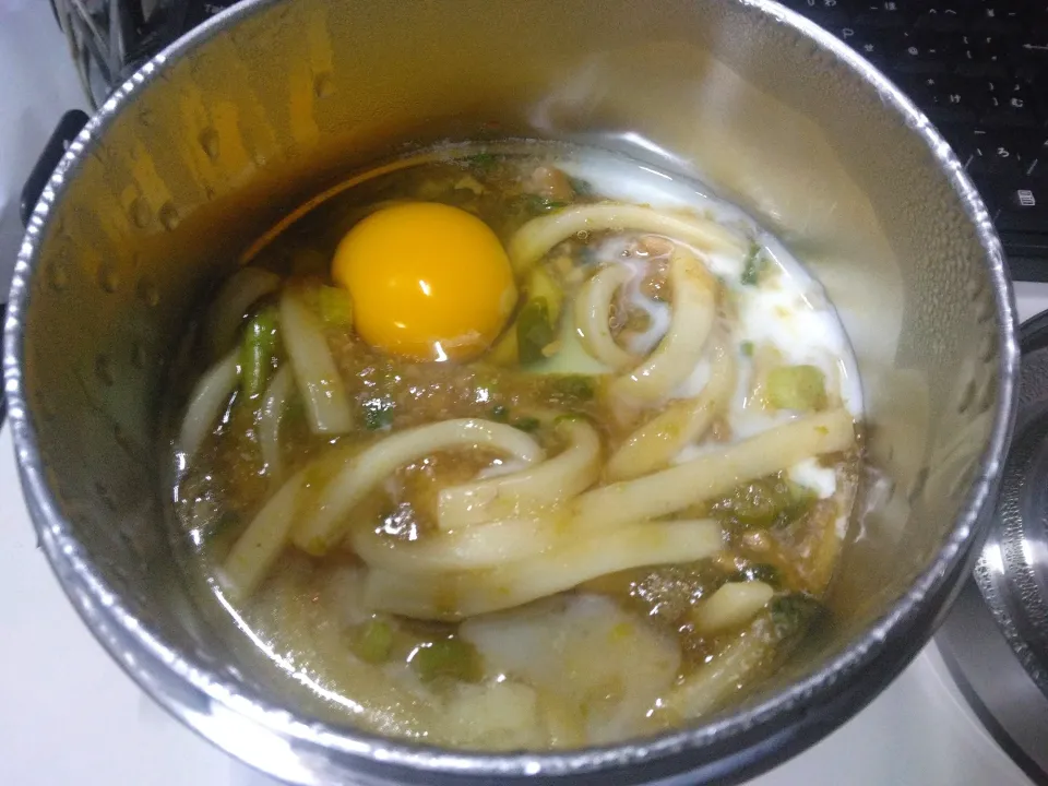 Snapdishの料理写真:生タマゴ乗せすき焼きうどん|darkbaronさん