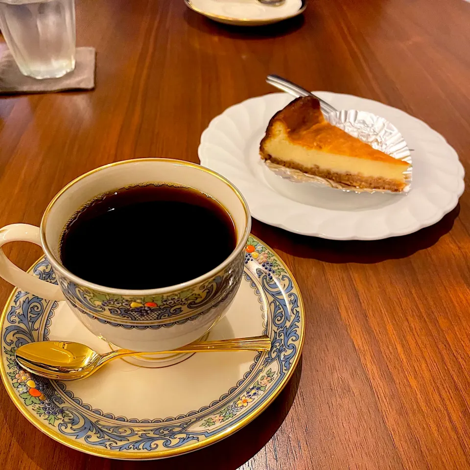 ブレンドコーヒー、ベイクドチーズケーキ|こいちさん