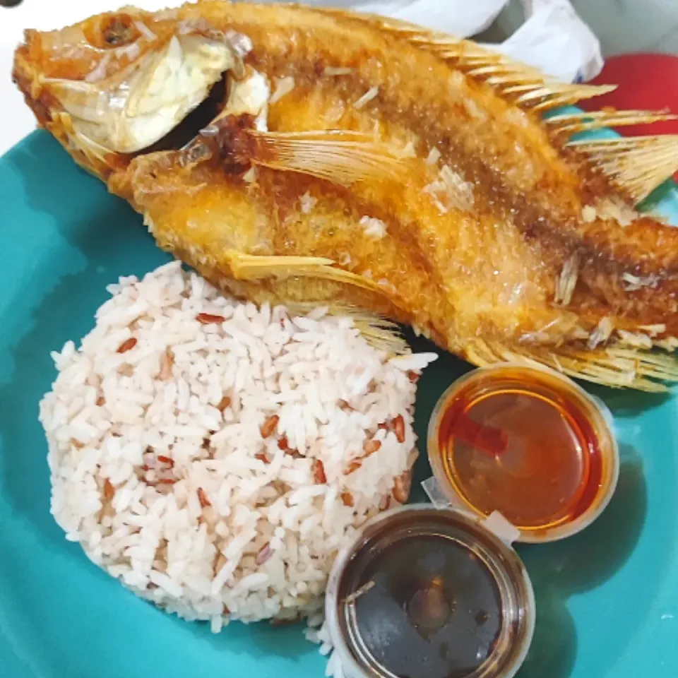 Borneo Tilapia Fish Deep Fried with Rice|simatasepetさん