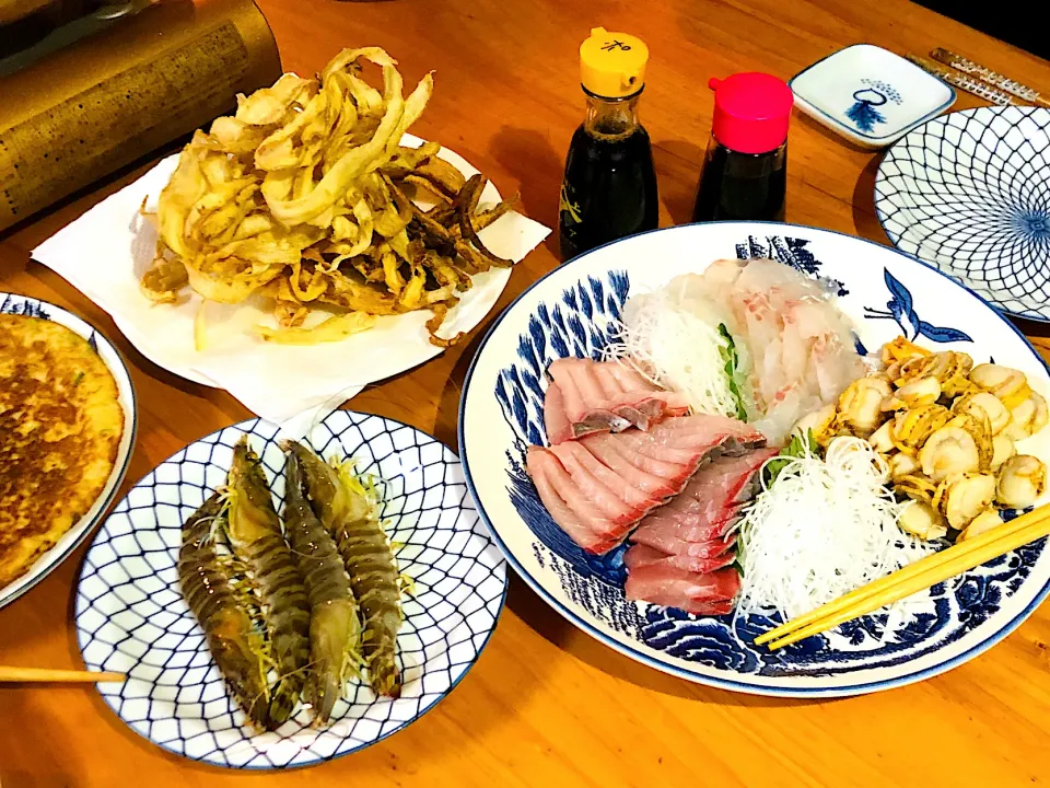 海老踊り食い🦐刺身、おでんなど|マユマユさん