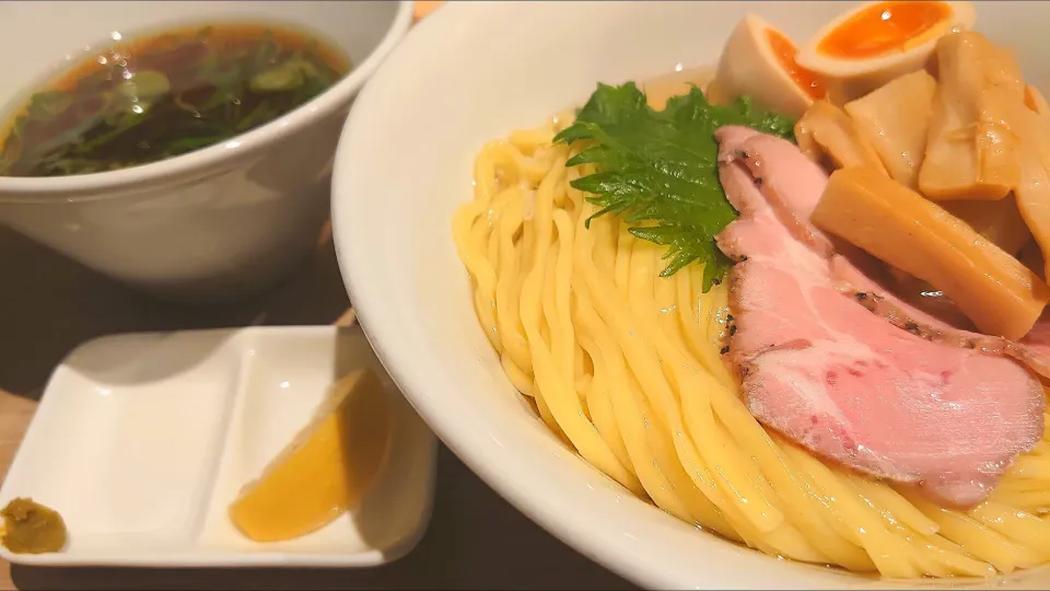 【TRYラーメン大賞2021-2022 
新店・しょうゆ部門 5位】 
支那蕎麦 澤田 
昆布水つけ麺 (濃口醤油、1,100円) 
＋メンマ (200円) 
＠新宿御苑前3分 
(JR新宿駅から徒歩14分)
23311 (327,649)|大脇さん