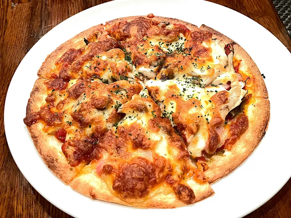 キノコのピザ🍕|ゆうじ.さん