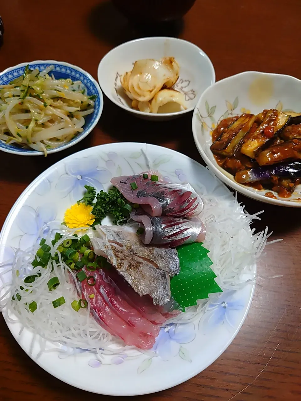 刺し身　アジ、黒ムツ、タチウオ
ゆりね　バター焼き
茄子の肉味噌炒め
もやしの中華和え|ぱやさん