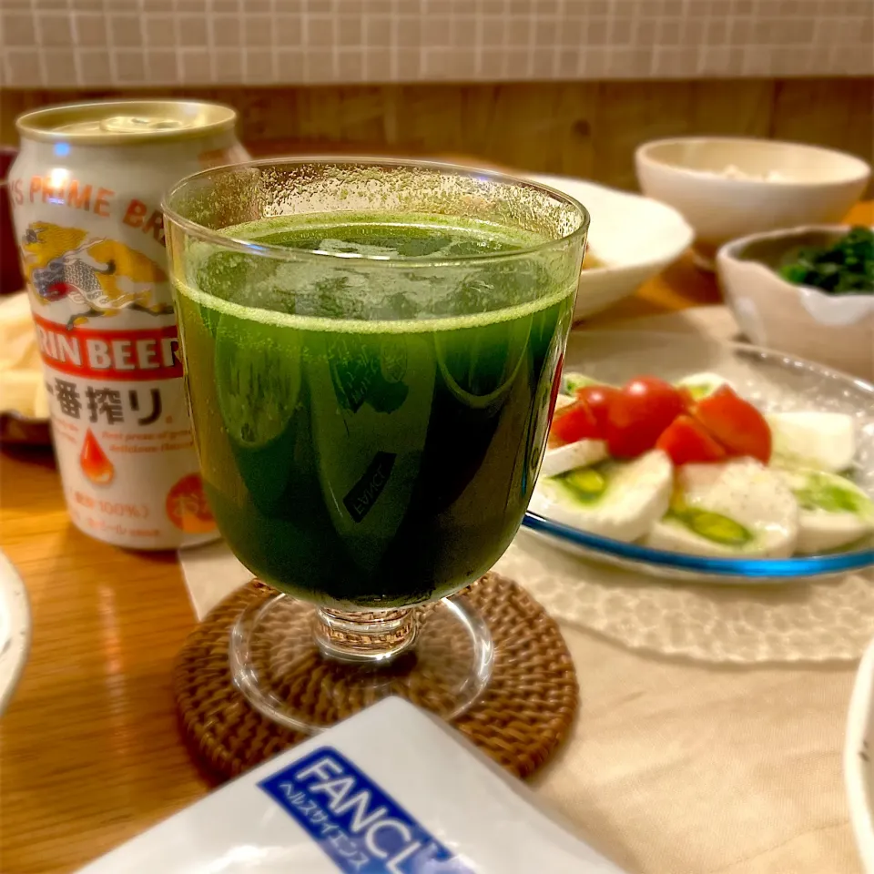 Snapdishの料理写真:搾りたて青汁×ビール|むぎこさん