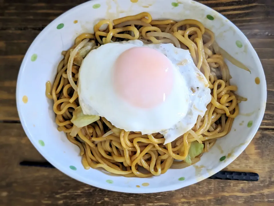 目玉焼きのせ焼きそば。|おいはる(矢尾春香)さん