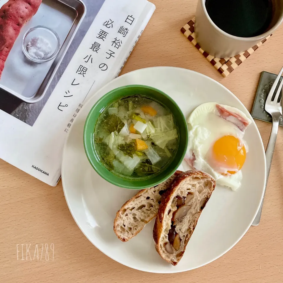 Snapdishの料理写真:お塩と野菜の優しいスープ|FIKA789さん