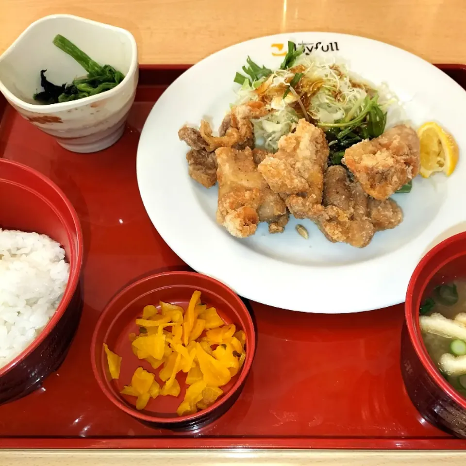 ジョイフル
　唐揚げ定食　499円
　安！😆|miimiさん