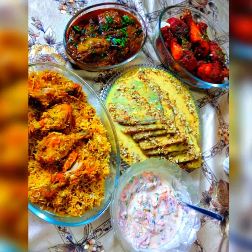 Hyderabadi chicken biryani, Shahi tukda, Chicken kabab, Baigan ka salan, and Raita|Gulfi Khanさん