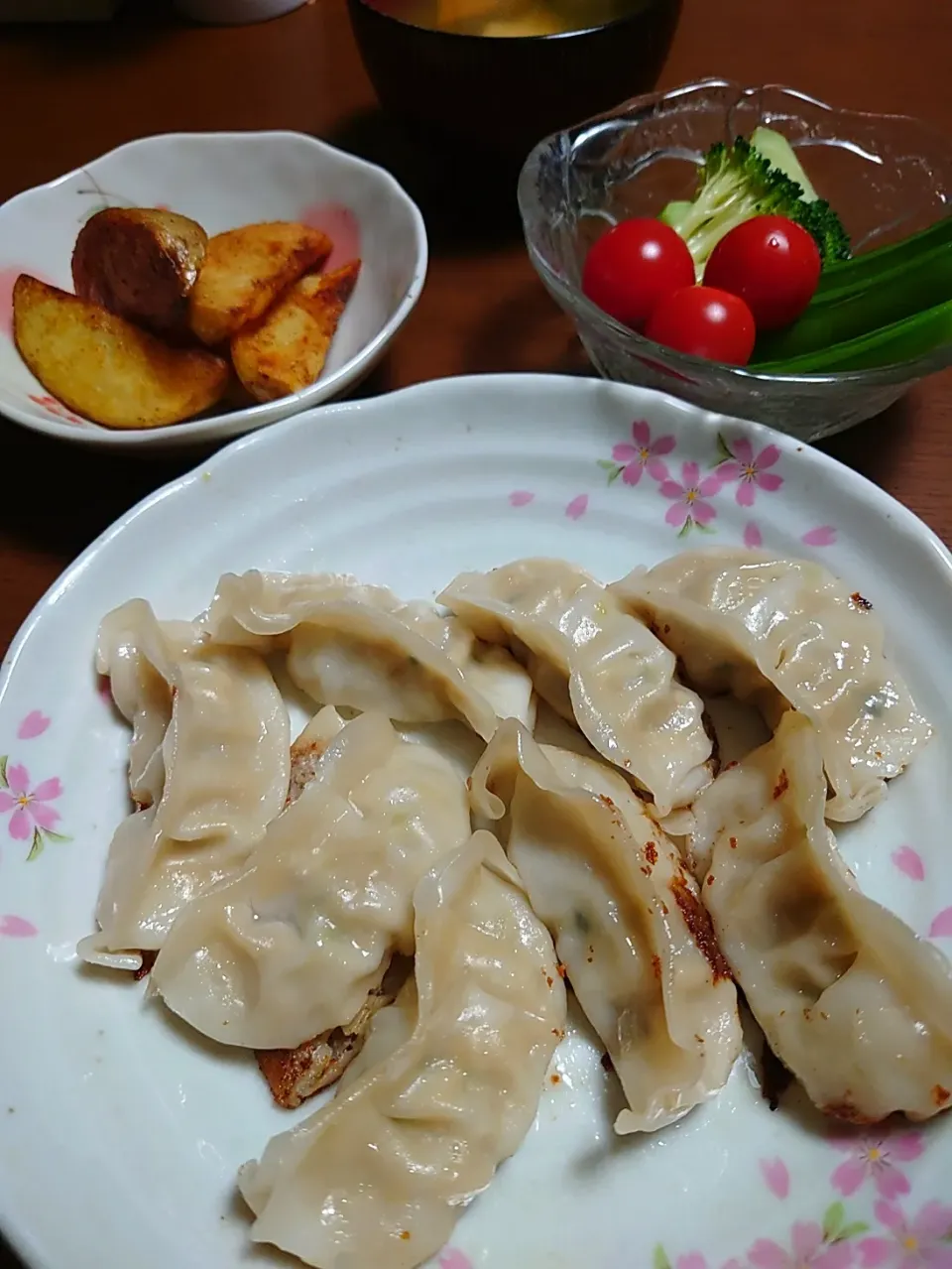 餃子
フライドポテトカレー味
スナップエンドウのサラダ|ぱやさん