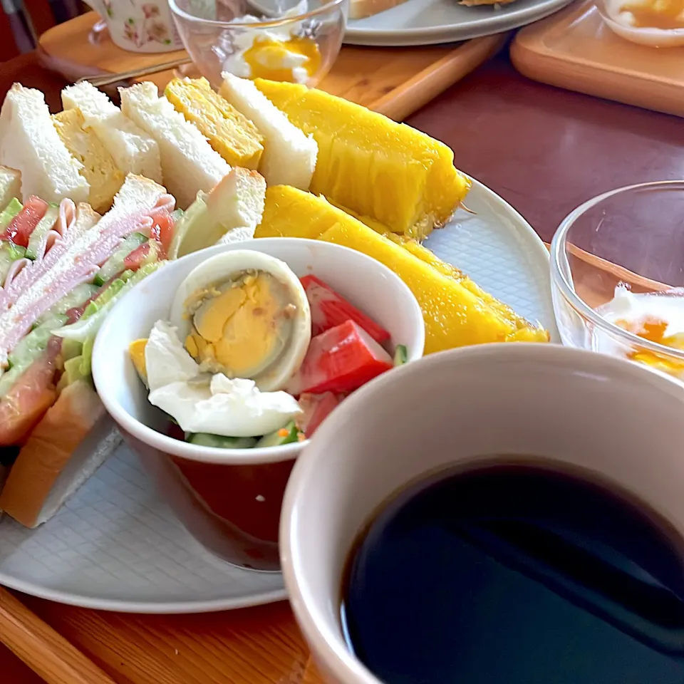 今年最後の朝ごはん🥪　　　　　　　　　　　今年もありがとうございました😊　　　　　　　　来年もよろしくお願いします🍀|mokoさん