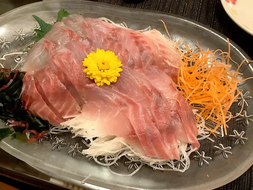 Snapdishの料理写真:メジナのお刺身🐟🍶|アライさんさん