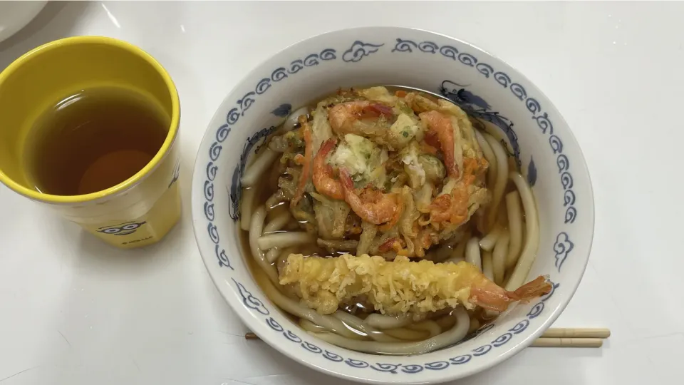 年越す前蕎麦＆うどん。娘と母ちゃんはうどん。メンズは蕎麦。|Saharaさん