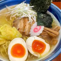 Snapdishの料理写真:塩ラーメン|函館五郎さん