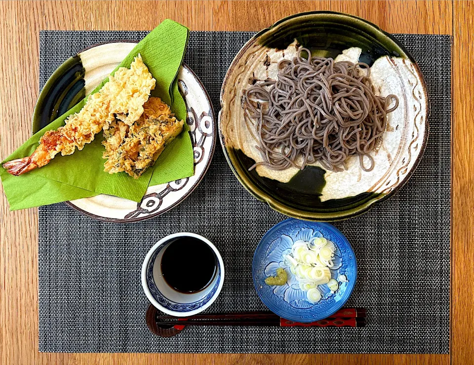 年越し蕎麦　今年は出雲「一福」さんのお蕎麦と天一の天ぷら🍤で👍　皆様良いお年をお迎え下さい。|BUBUさん