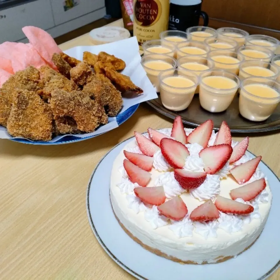 お年玉をケーキとプリンとトンカツで払おうと朝からせっせと作る父。

さあ来い!子どもたち。|ariyo4200さん