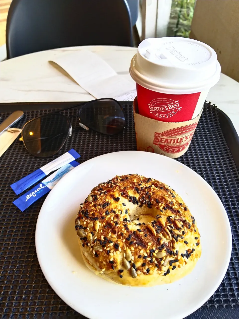 Multi grain Bagel with fresh brew coffee|Mariano Ngさん