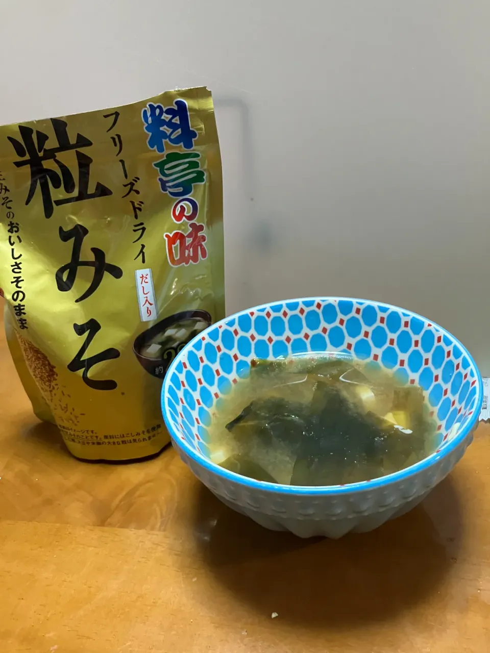 ワカメ入り豆腐味噌汁|めしおさん