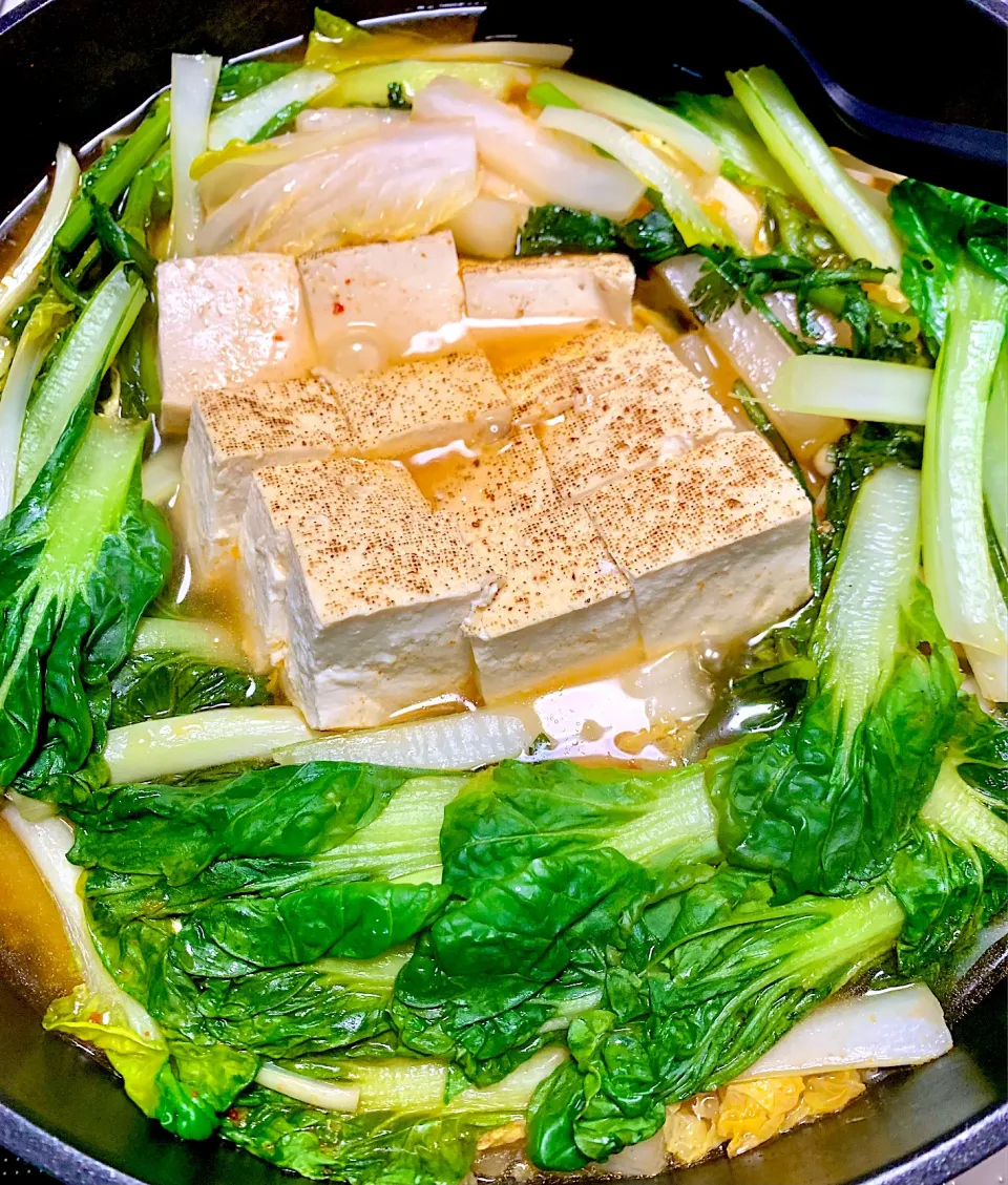 Pork Slices, Tofu and Tatsoi Japanese Hot Pot|gonbenさん